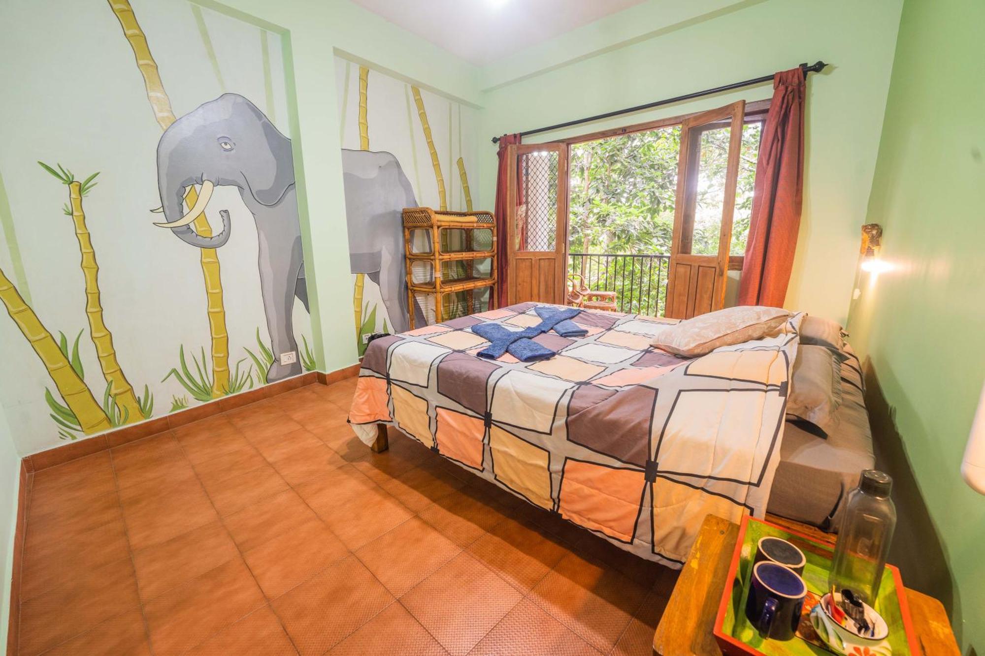 Chrissie'S Hotel Thekkady Eksteriør bilde